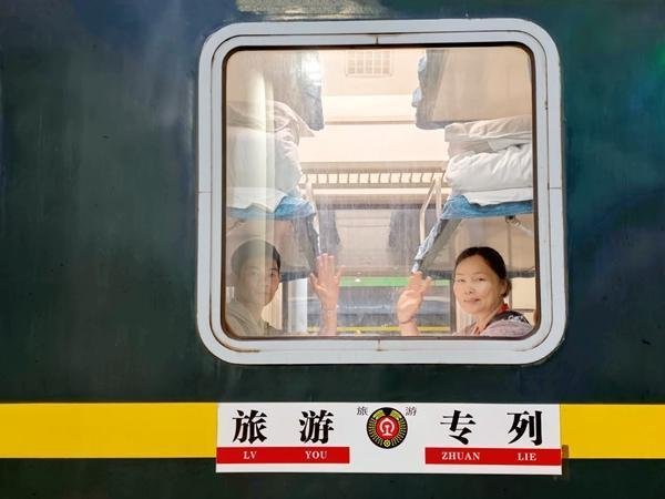 现金九游体育app平台 “夕阳和洽号”采用全列空调卧铺车厢-九游体育「NineGame Sports」官方网站 登录入口